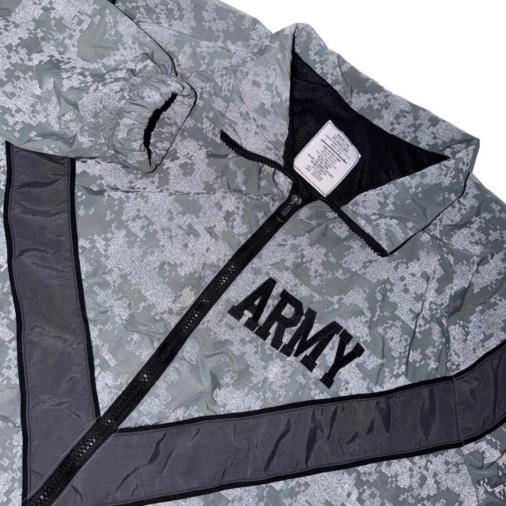 US Army IPFU Jacket Mens Medium‎ Long Gray Digital Camo Reflective Training Coat
